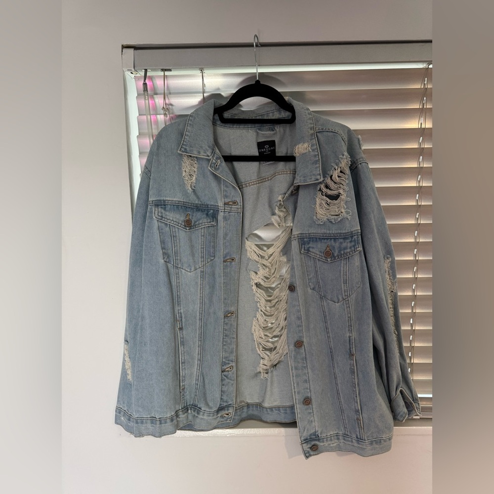 One5One Woman Distressed Jean Jacket, 2X
Barely worn, great condition